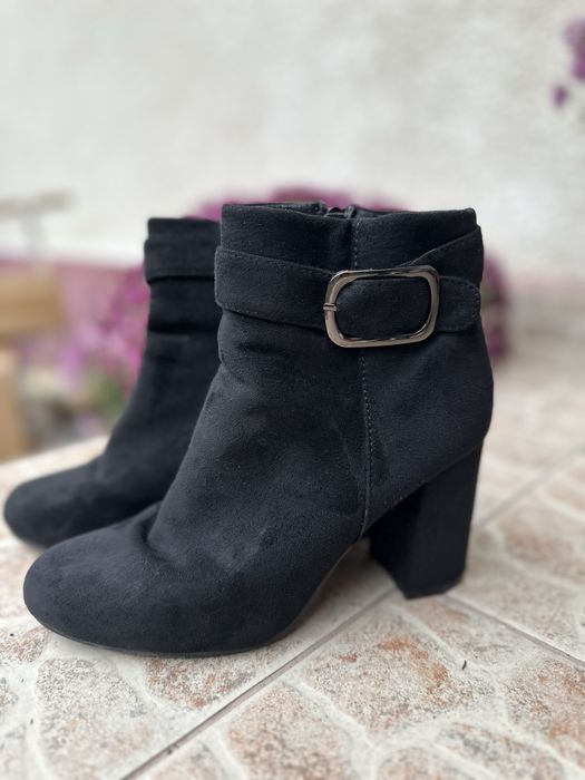 Botine piele intoarsa marimea 38