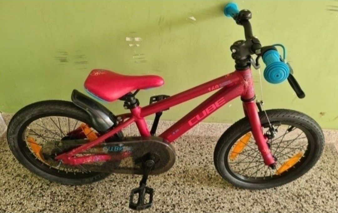 Продавам Cube race 160 алуминиево детско колело за момиче