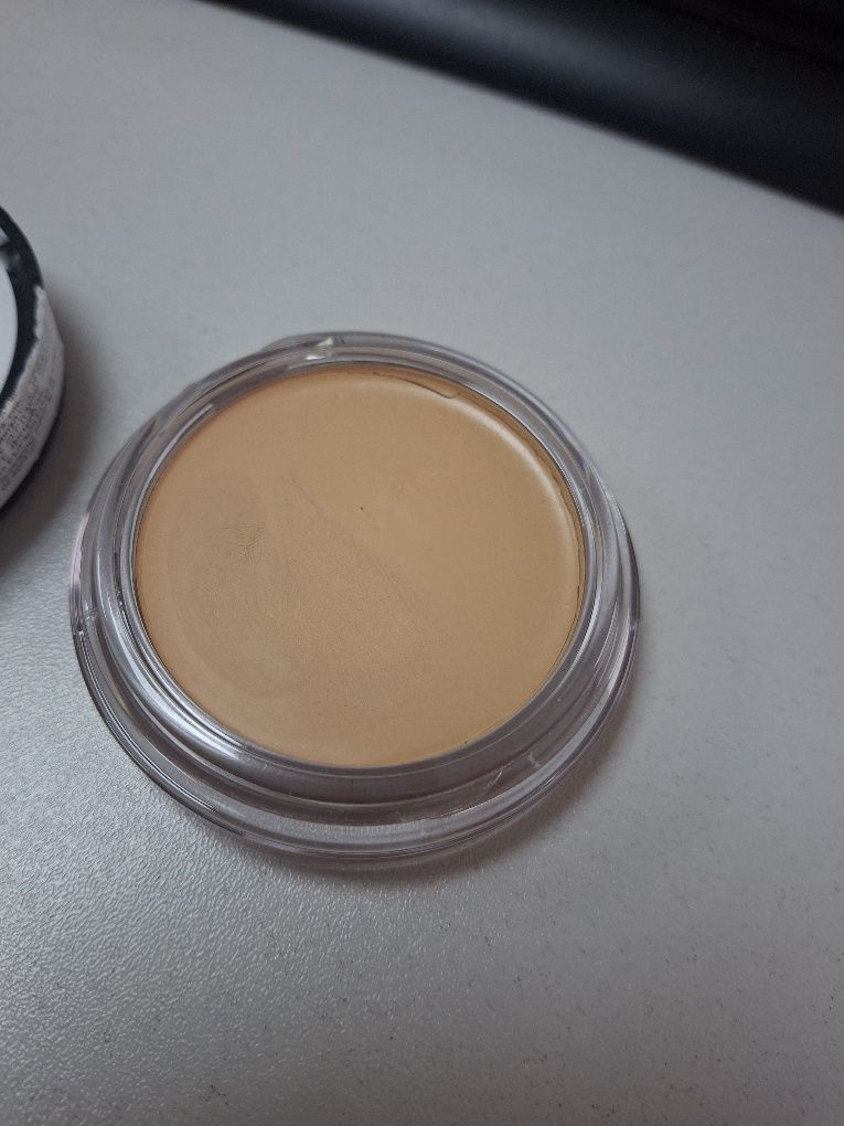 Компактен фон дьо тен Miracle touch- Max factor