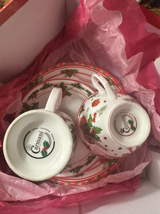 Прекрасен коледен комплект на Charmiani от  чинии им2,чаши фин костен
