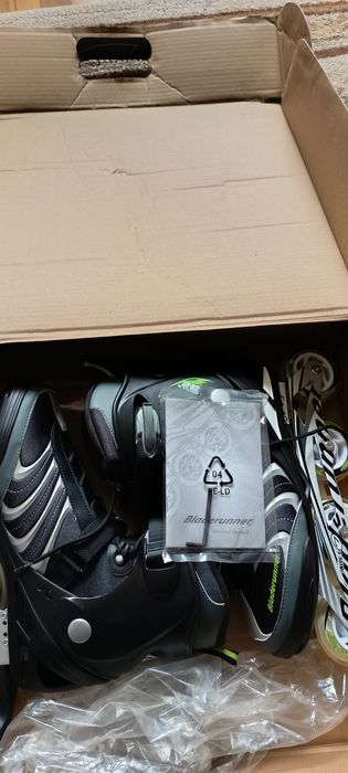 Нови, неупотребявани ролери BLADERUNNER