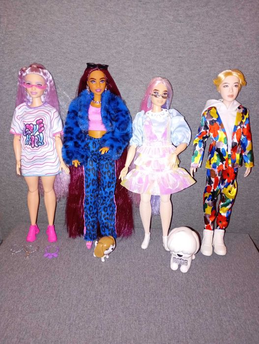 Кукла Barbie Extra с бяло куче.