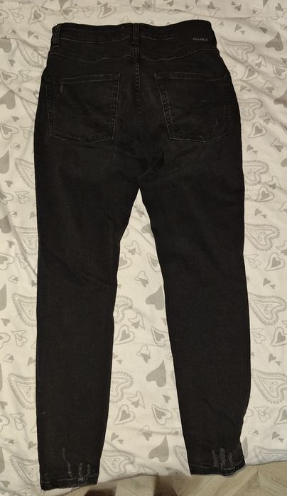 Vând pantaloni pull&bear