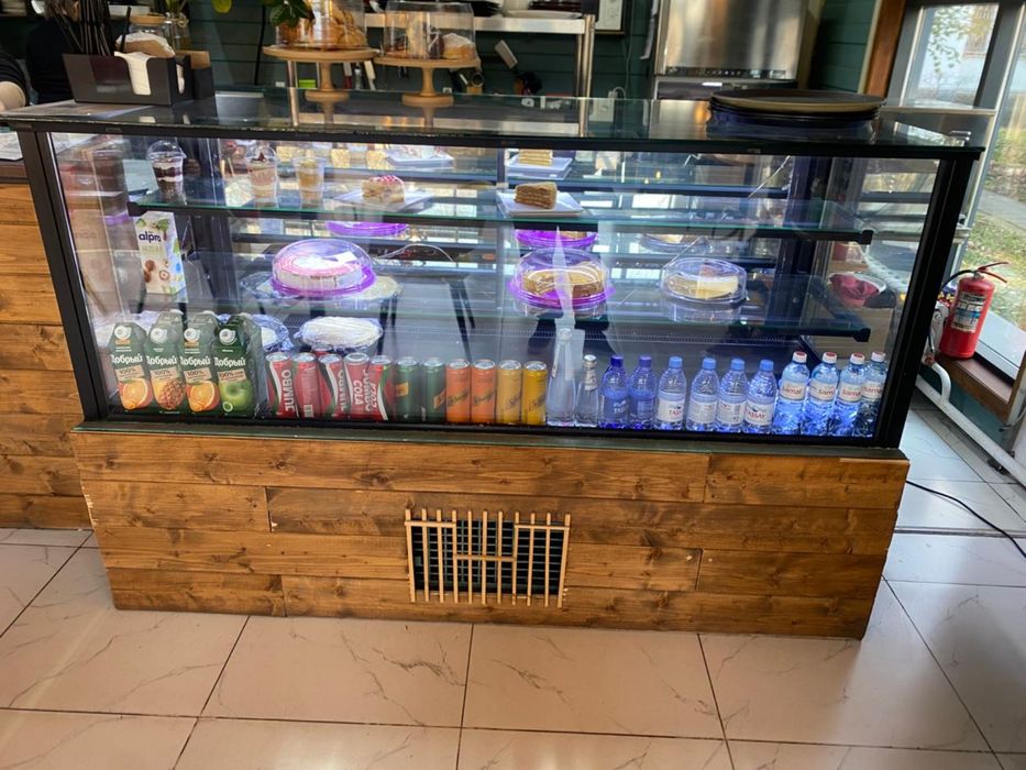 Не дорого продам витрину холодильник!