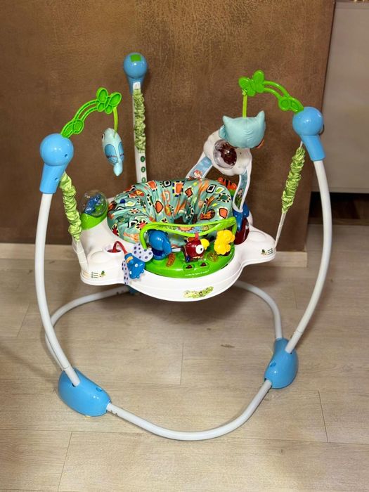 Saritor bebe Baby Jumper cu centru de activitati