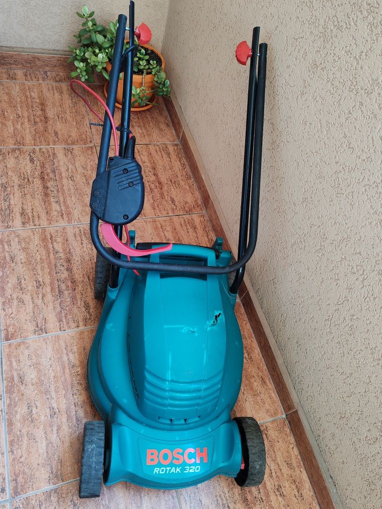 Електрическа косачка BOSCH