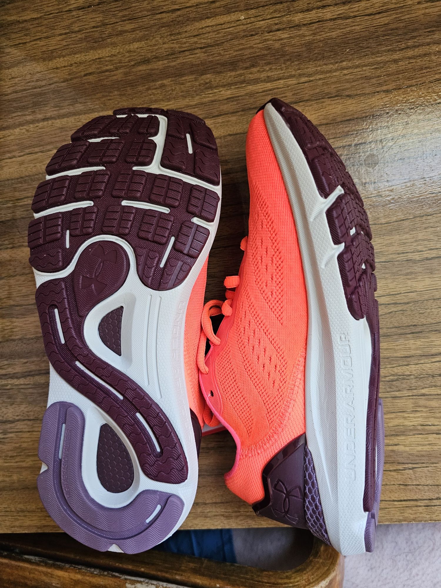Женские кроссовки Under Armour HOVR Sonic 6