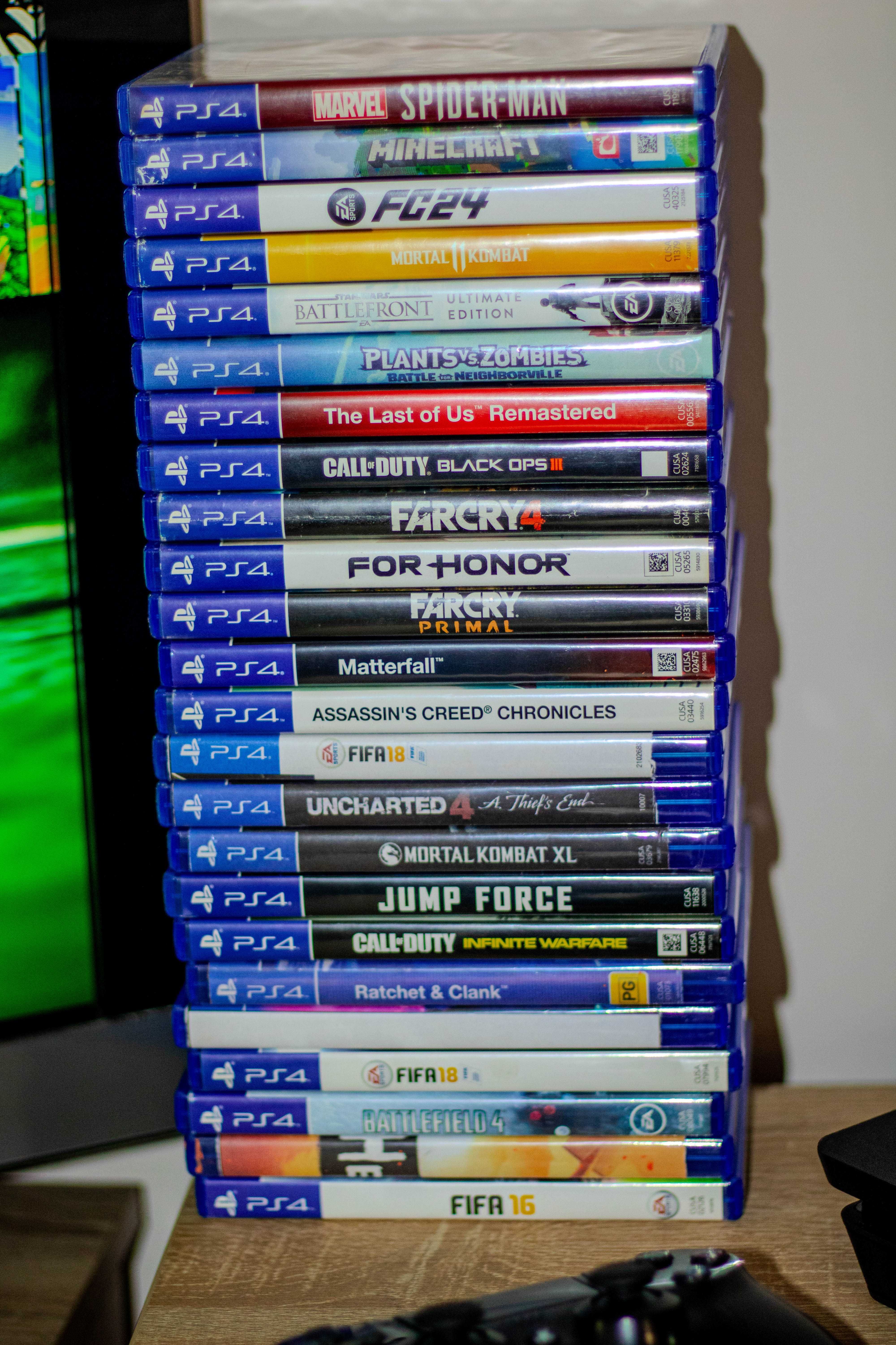Consola ps 4 ( playstation 4) + controllere + jocuri la alegere