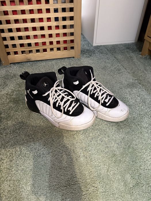Adidasi Jordan mid