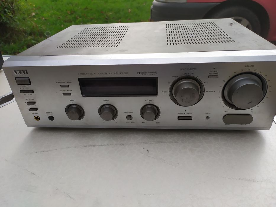 Стерео усилвател Akai