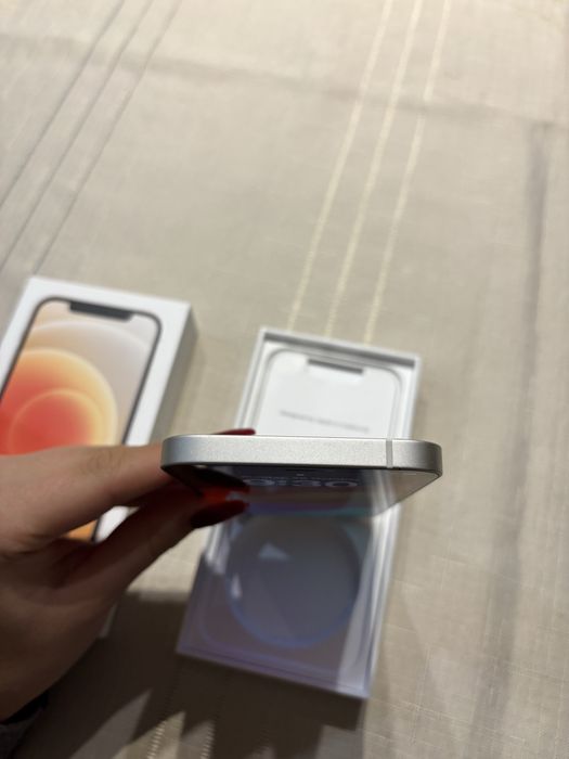 Iphone 12 в много добро състояние