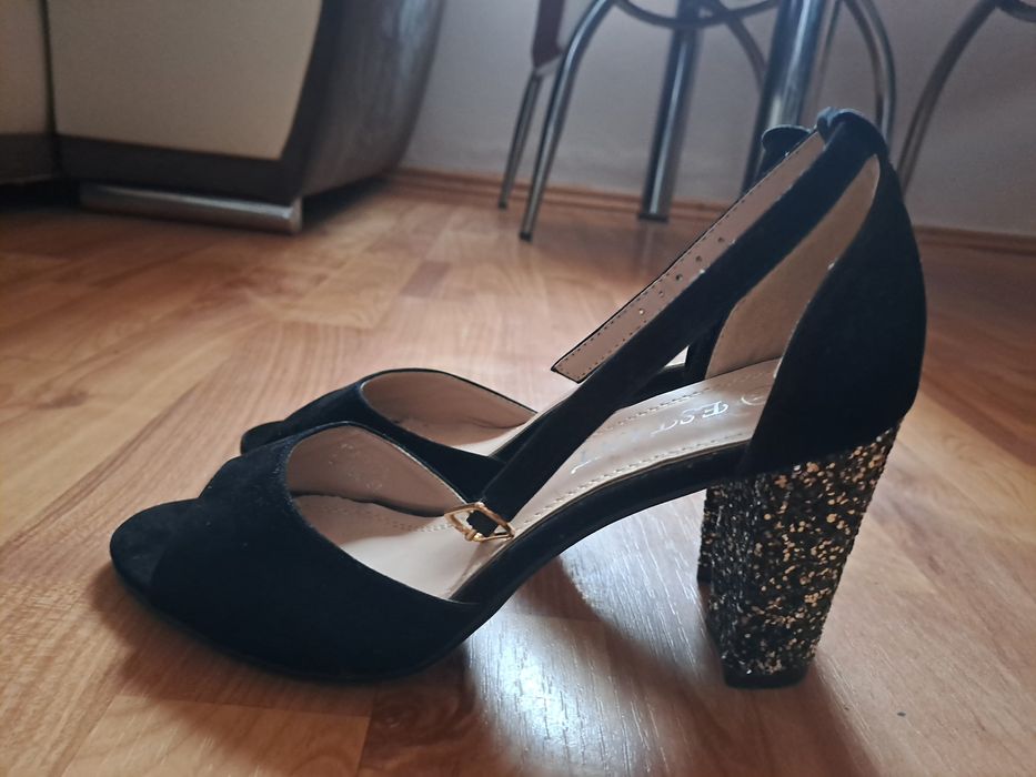 Sandale pentru femei