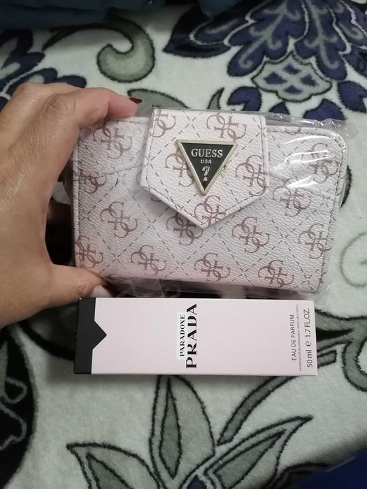 Portofel damă și parfum