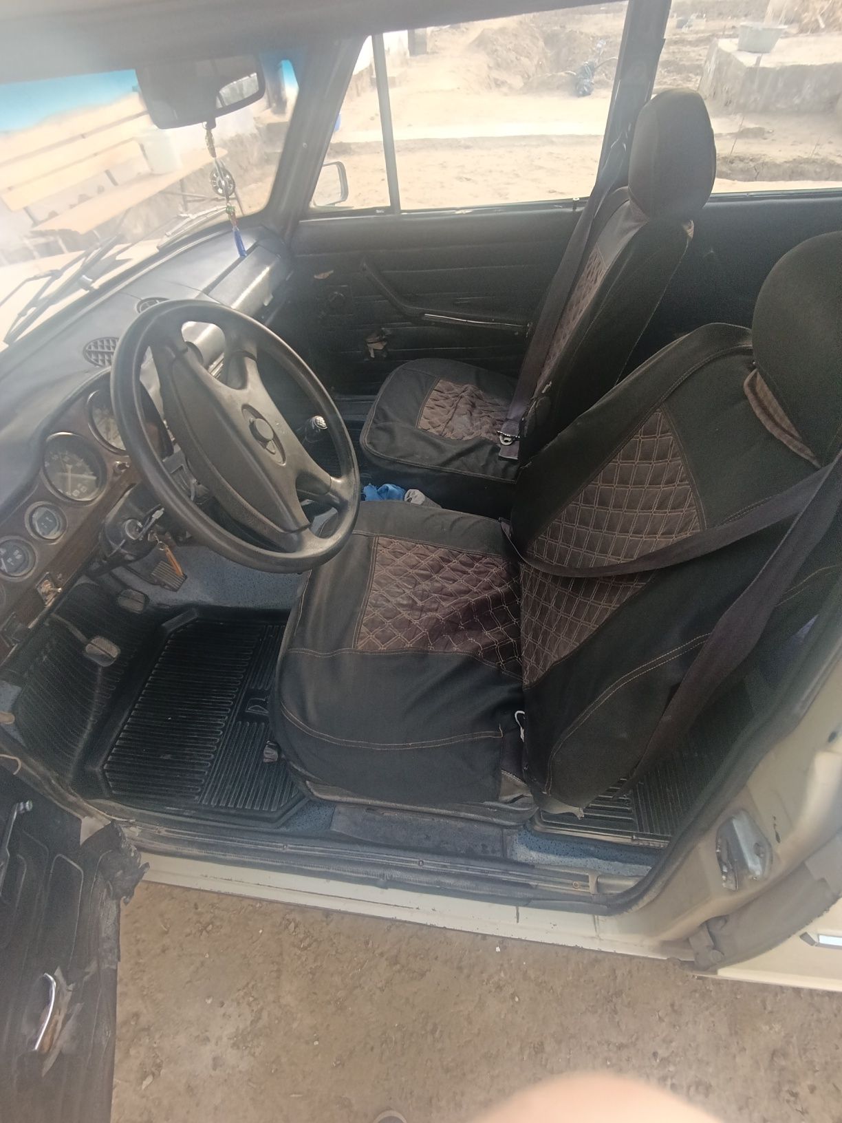 Vaz 2106 sotiladi