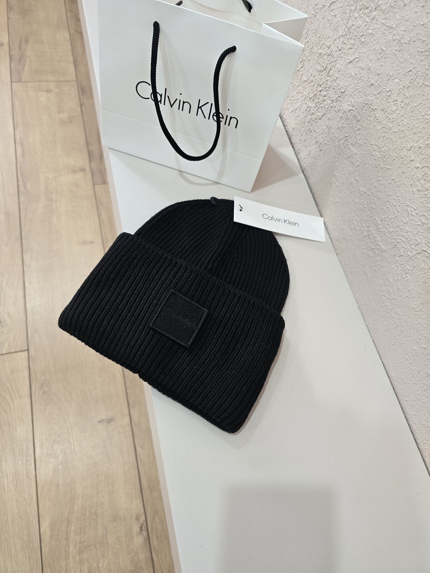 Шапка от Calvin Klein, новая