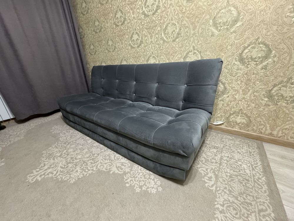 Продаю раскладной диван в отличном состояний
