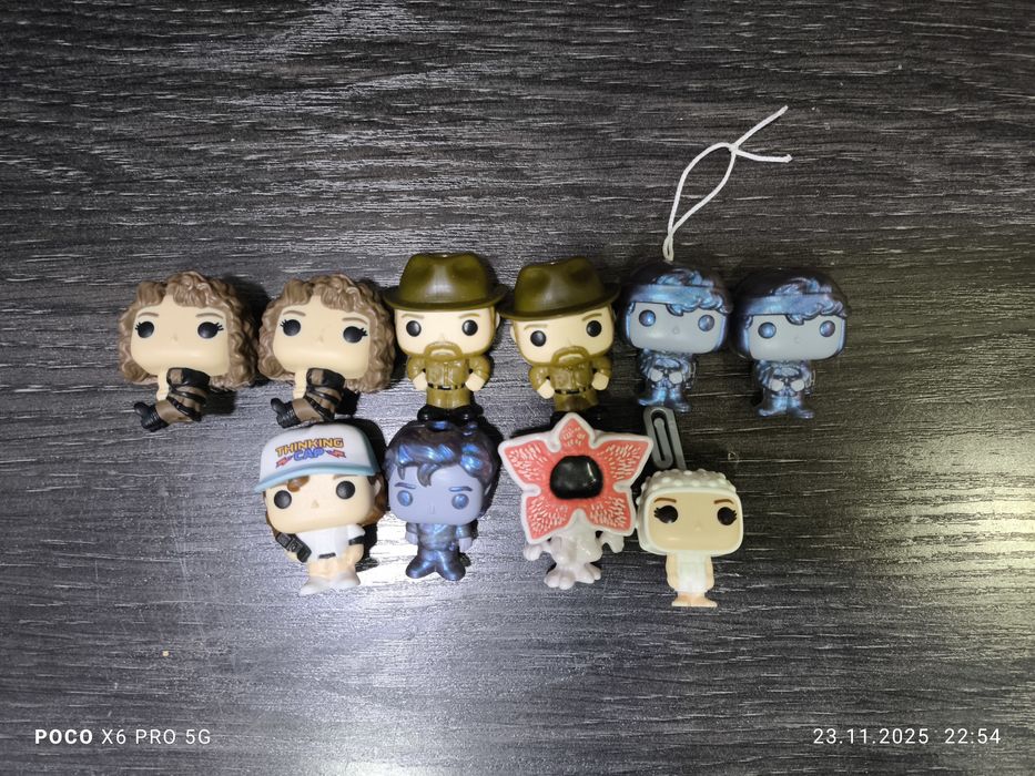 Фигурки очень странные дела