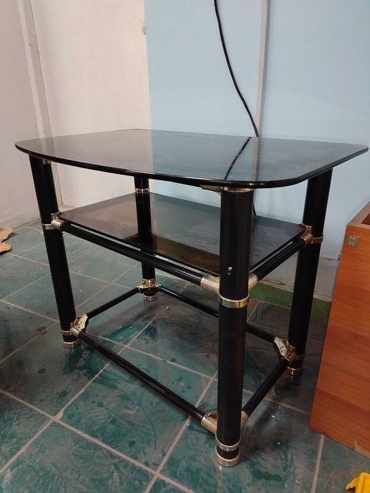 Столик под телевизор