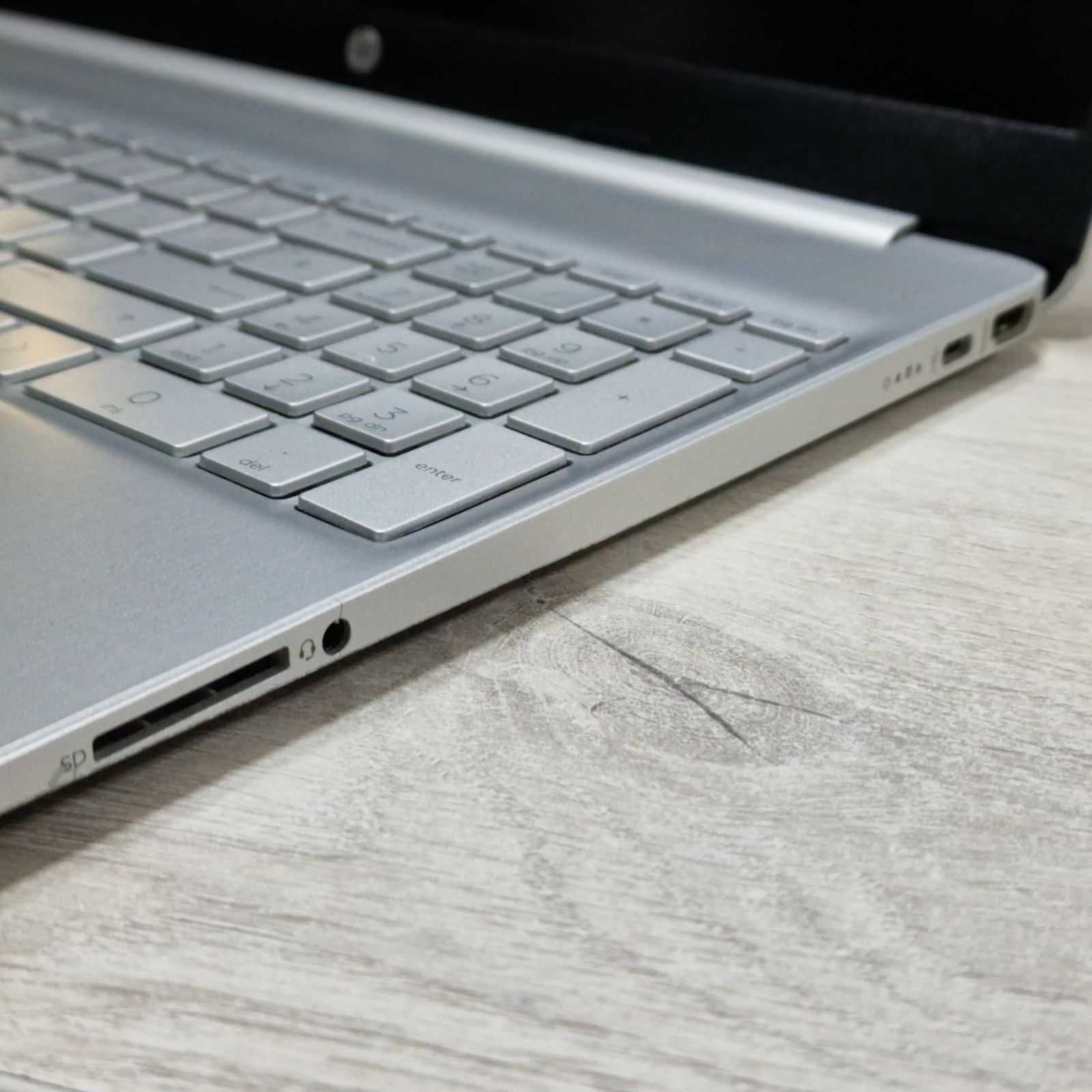 HP 15s / Celeron N4120 / 15.6" / 4GB / 128 SSD, Intel UHD Graphics