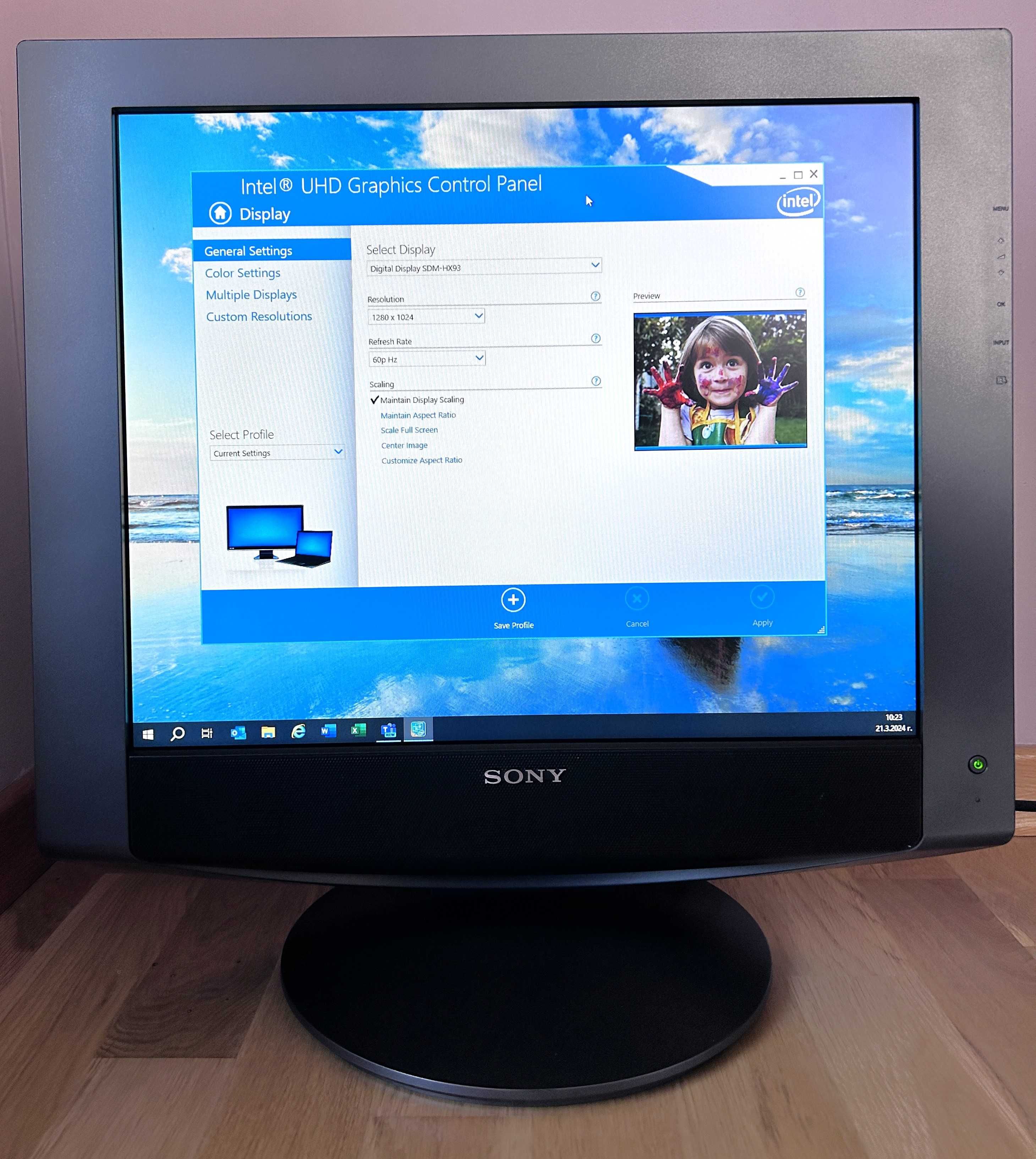 Марков Монитор Sony 19" SDM-HX93 LCD  с вградени високоговорители