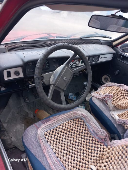 masina dacia rosie