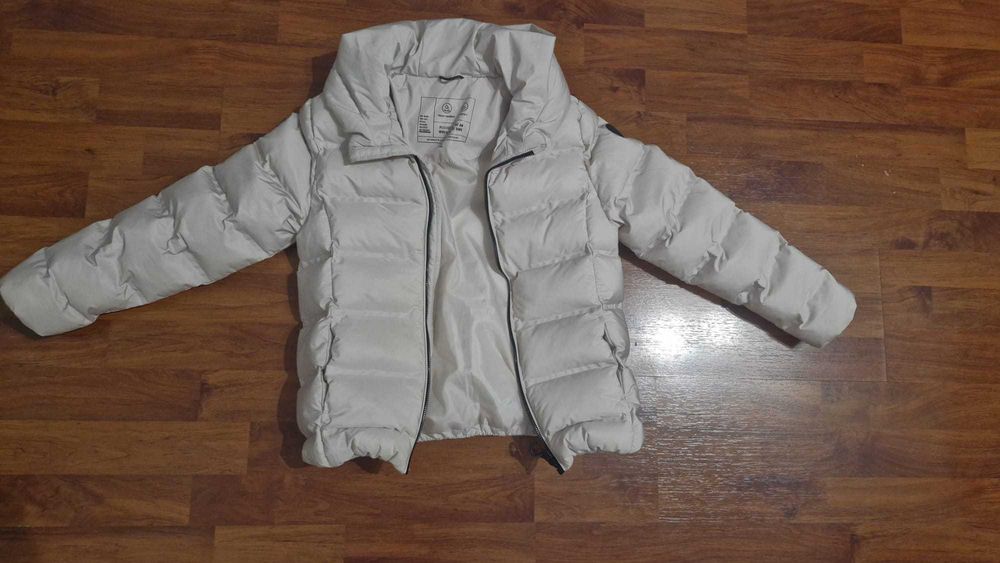 Geaca de iarna pentru fete 10 ani, eleganta si versatila.