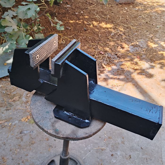 Тиски сотилади Темир стал