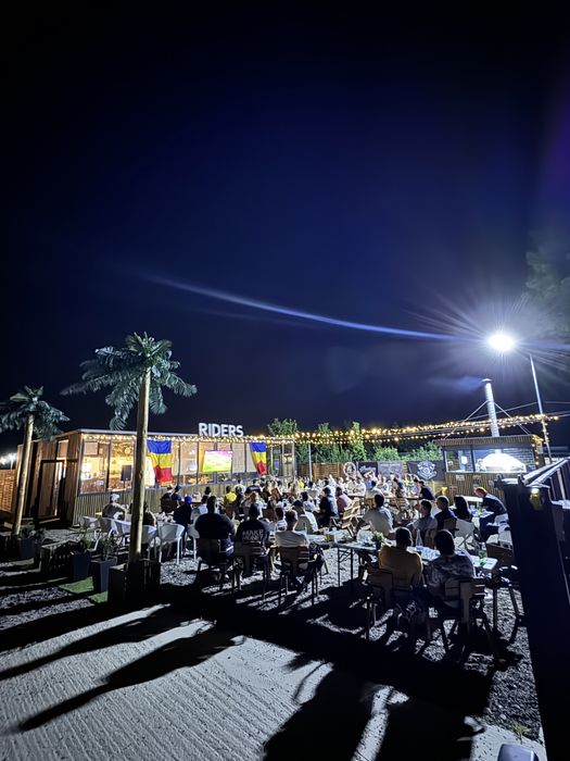 Container-restaurant-evenimente-modular-terasa