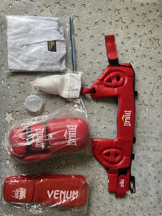 Экиперовка футы перчатки шлем для бокса каратэ кикбоксинга ушу саньда