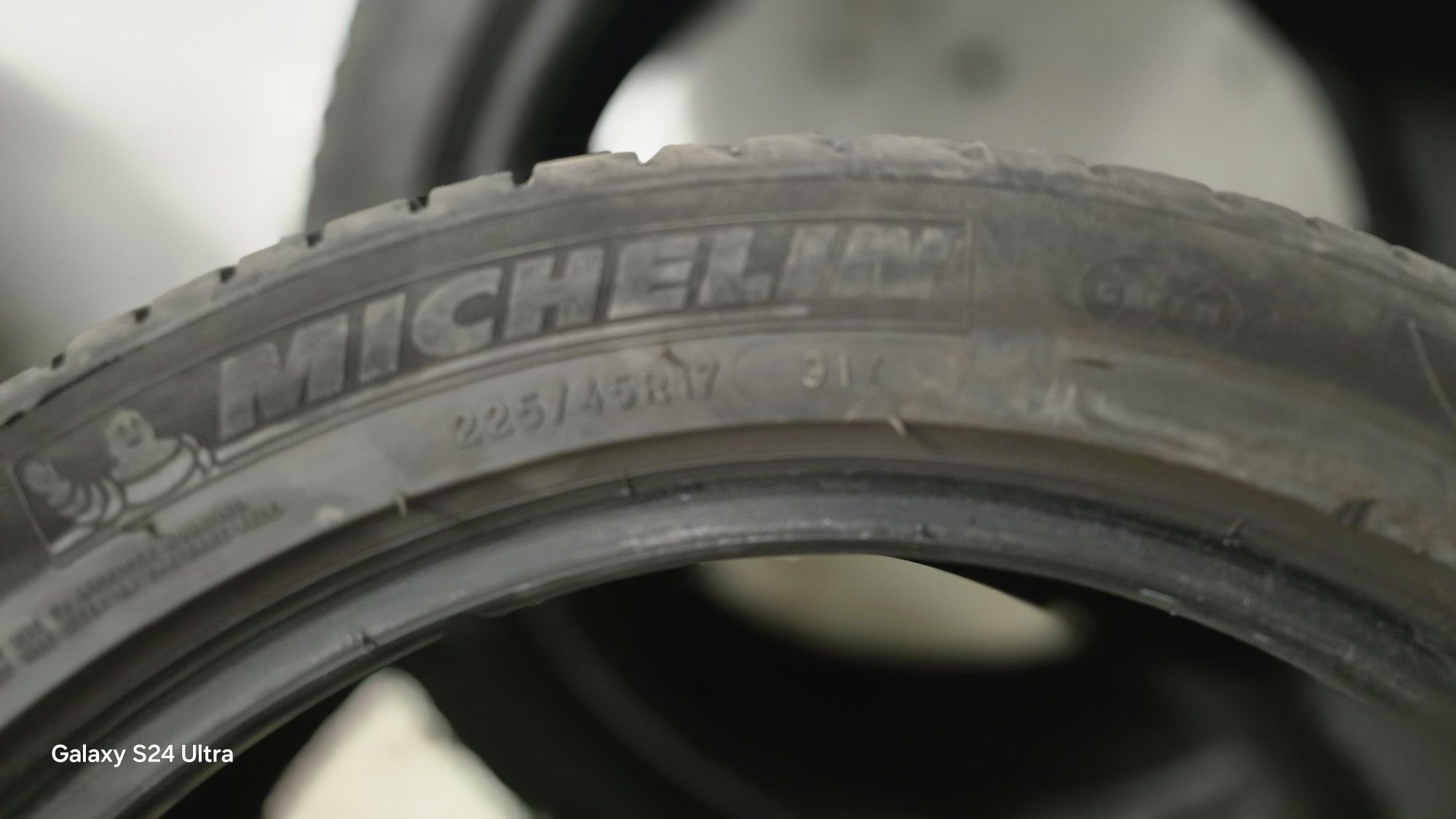 Продавам гуми Michelin Primacy AO 225/45/17