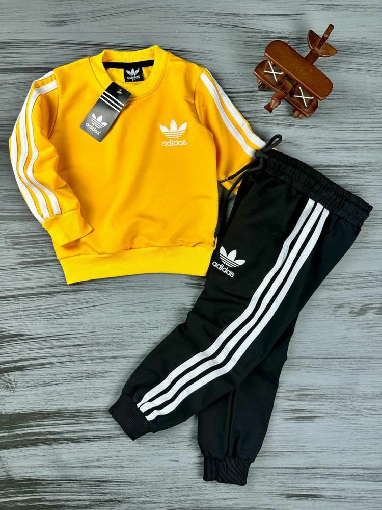 Compleu adidas cu sigla cusuta