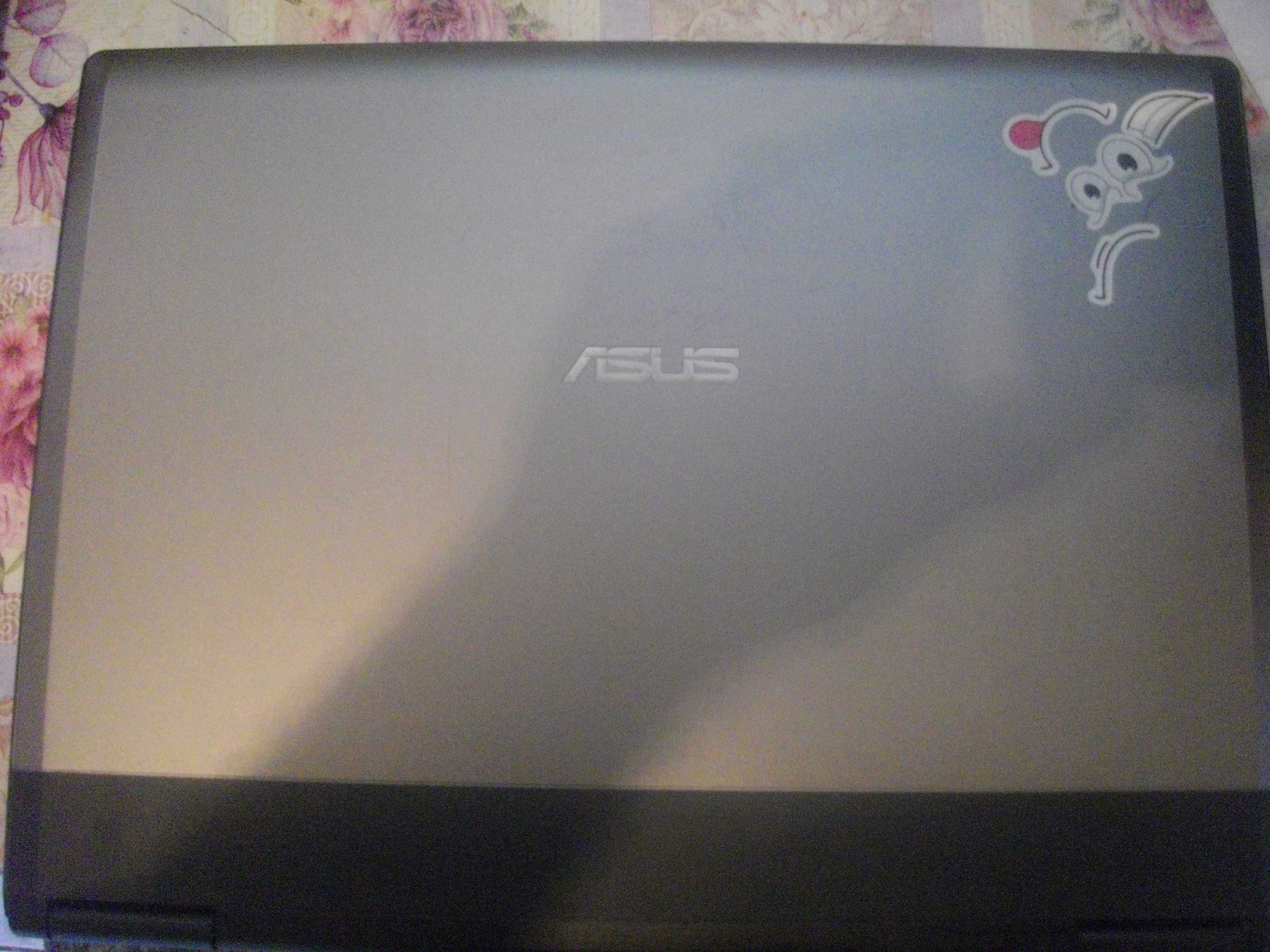 17" ASUS F7E-Работещ Лаптоп-За Преинсталация-RAM 3GB/HDD 250 GB/Intel