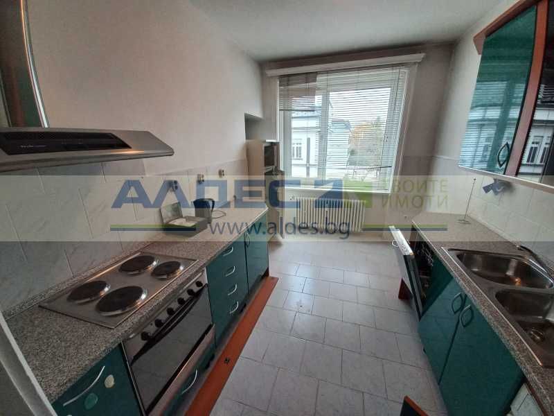 Аристократичен апартамент с три спални до Докторски паметник!