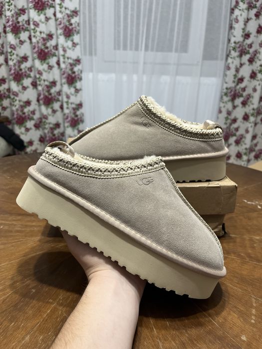 Papuci UGG Culoare Bej