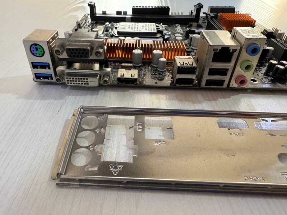 ASRock H110 HDV 1151 soket DDR4 holati ideal + garantiya