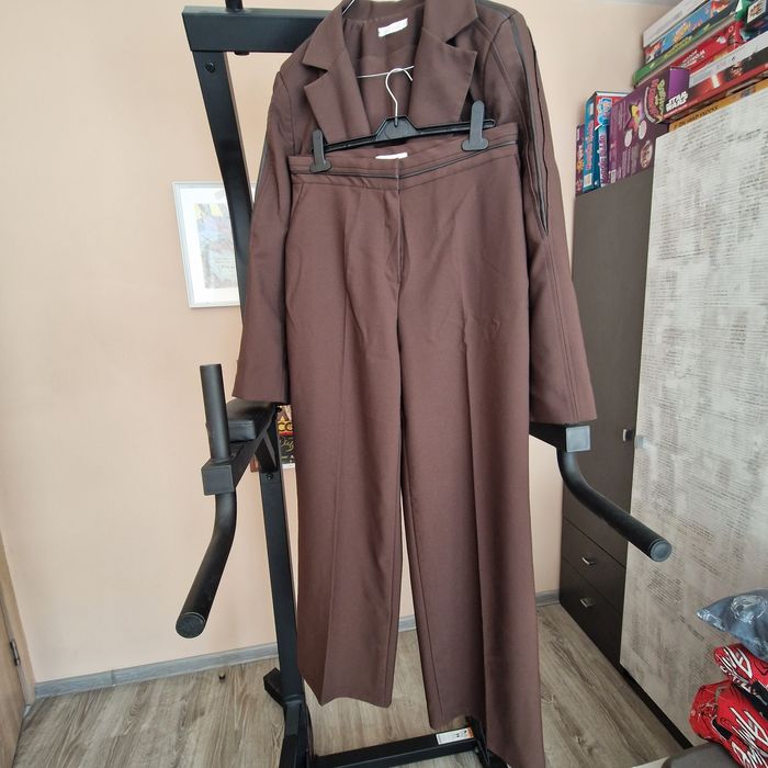 Костюм 2 части :сако и панталон