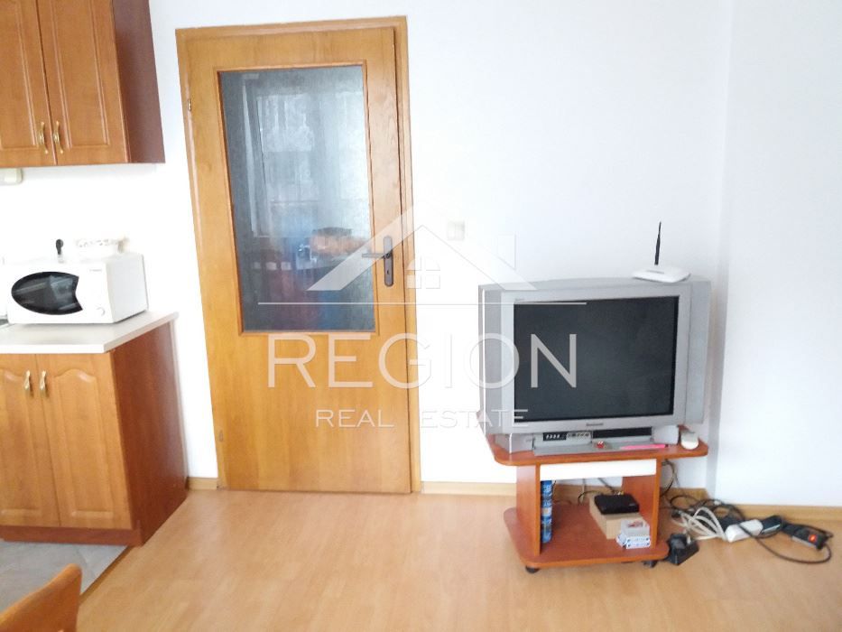 Дава се под наем Тристаен апартамент в Варна, Левски - 75 кв.м за 510 € - Снимка #2