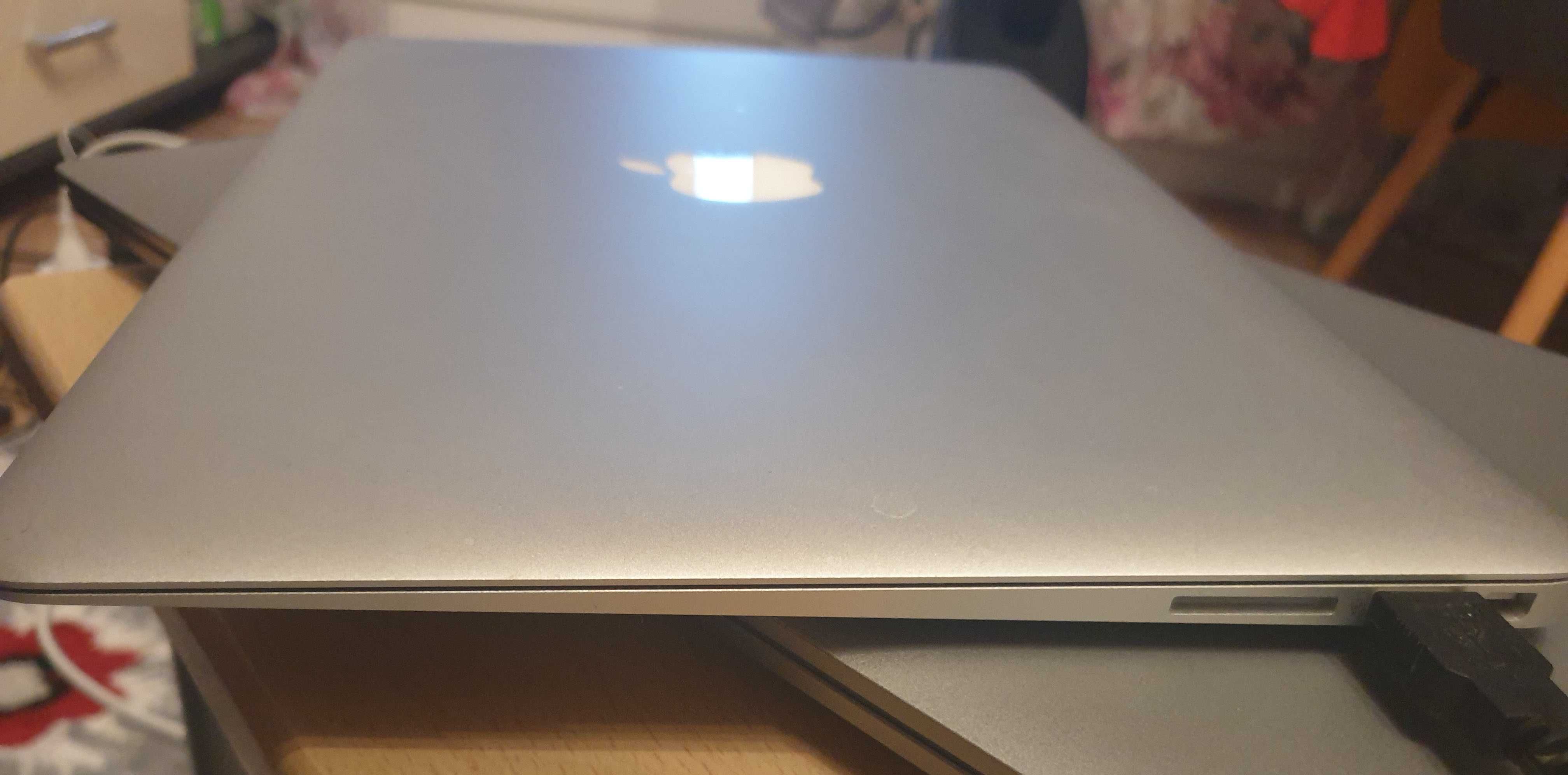 Macbook Air, I7, 2.2 Ghz,2017, SSD 512 Gb - impecabil (adus din State)