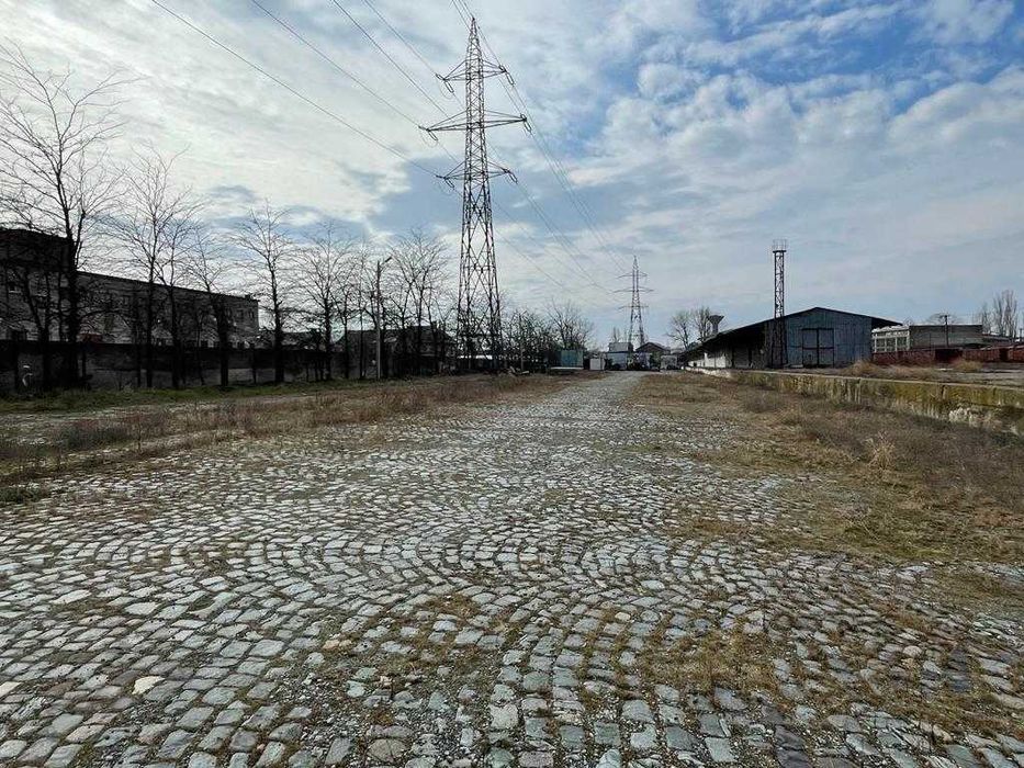 Inchiriez hale si teren pentru depozitare marfuri, containere, etc