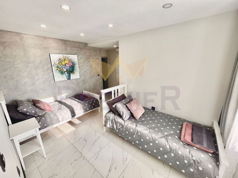 Триетажна къща в гр. Балчик