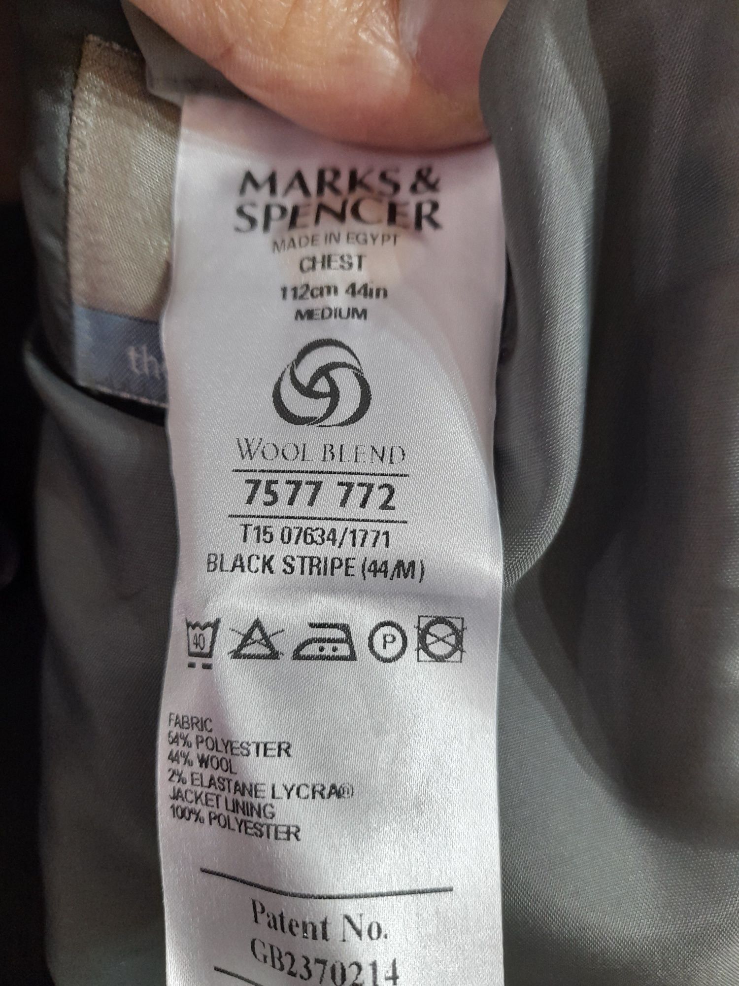 Vind costum nou "Marks&Spencer" din London mar.42-44 L