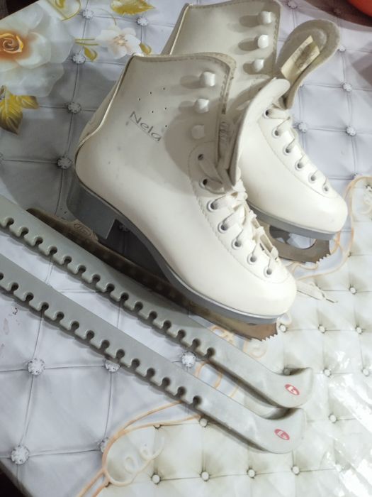 Продаётся коньки детские   профисиональный  срочно