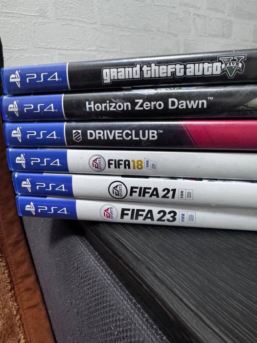 PS4 + диски к пс4 игры