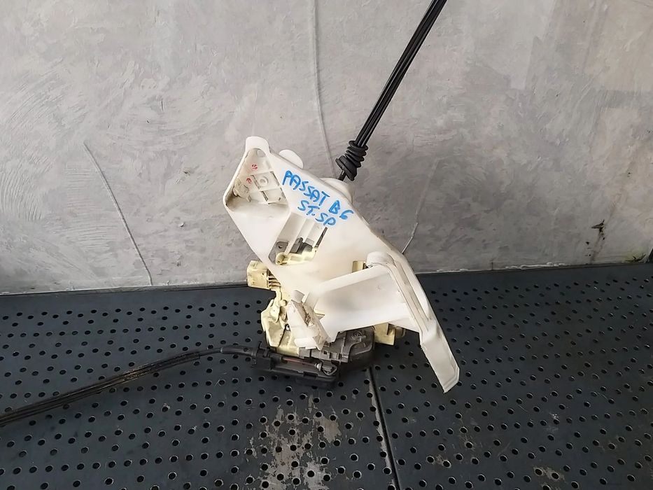 Broasca usa stanga spate vw passat b6 3c4839015a