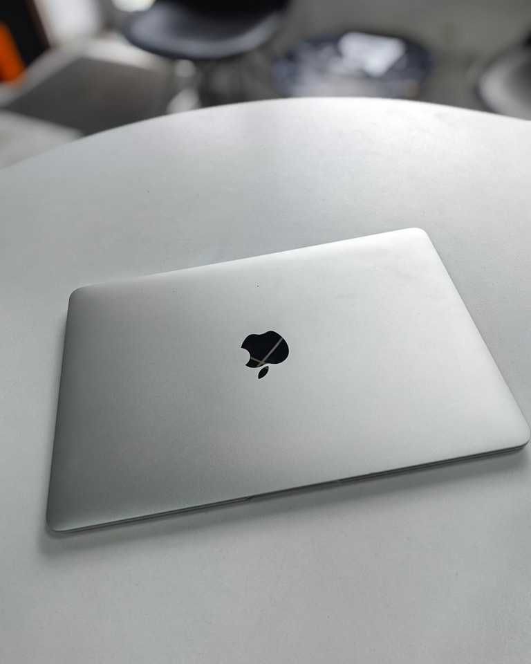 Laptop Apple MacBook 12 cu procesor Intel® Dual Core™ M3 1.20GHz