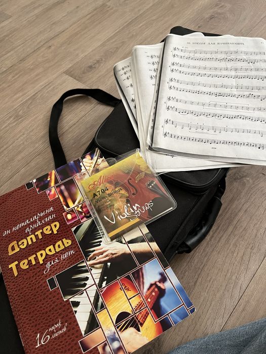 Скрипка 4/4 Хорошего качества, в комплекте идёт канифоль и доп, струны