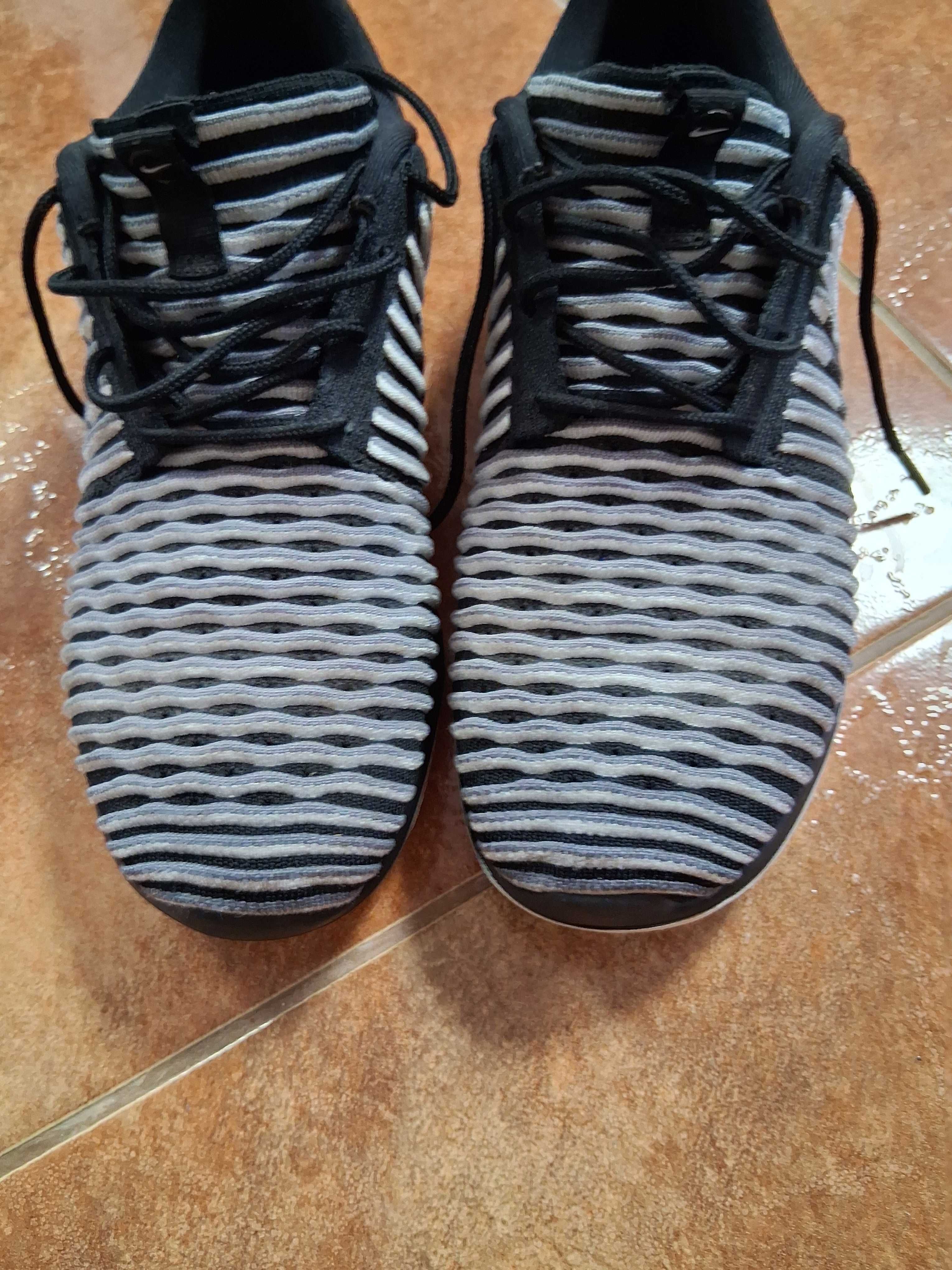 Adidasi nike roshe 41