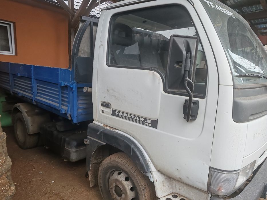 Vând Nissan cabstar