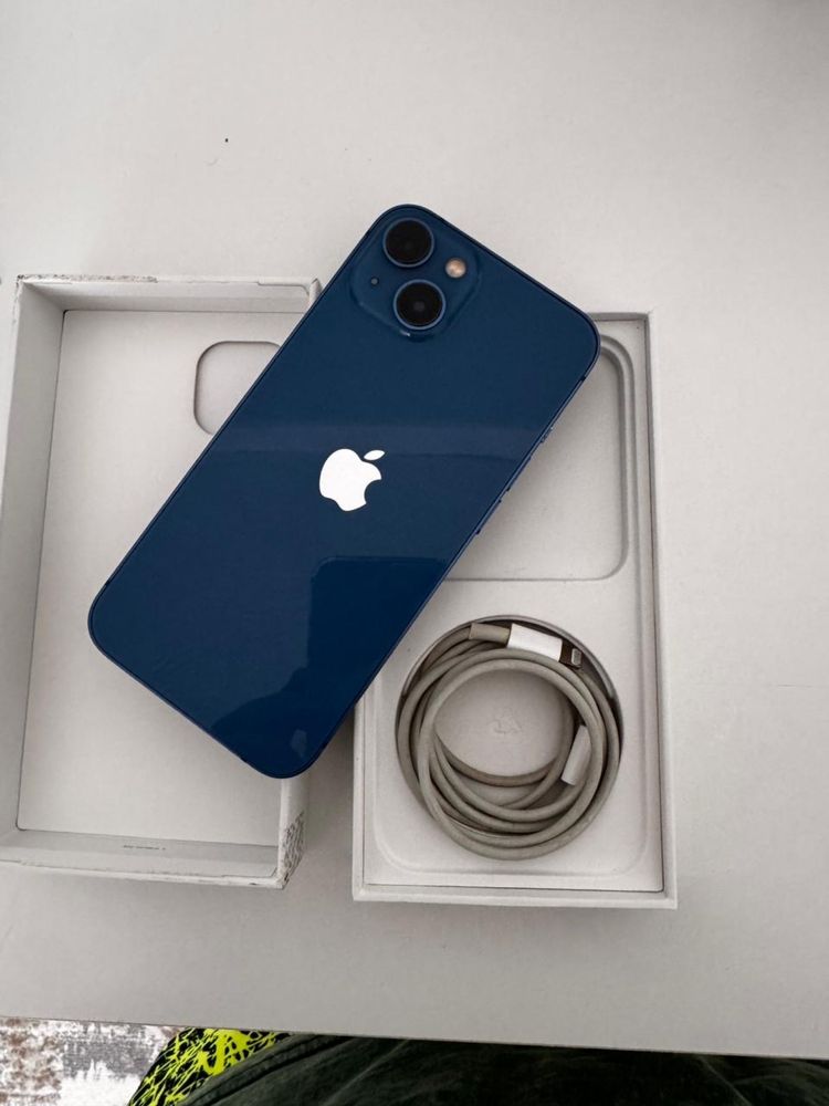 Продам Iphone 13