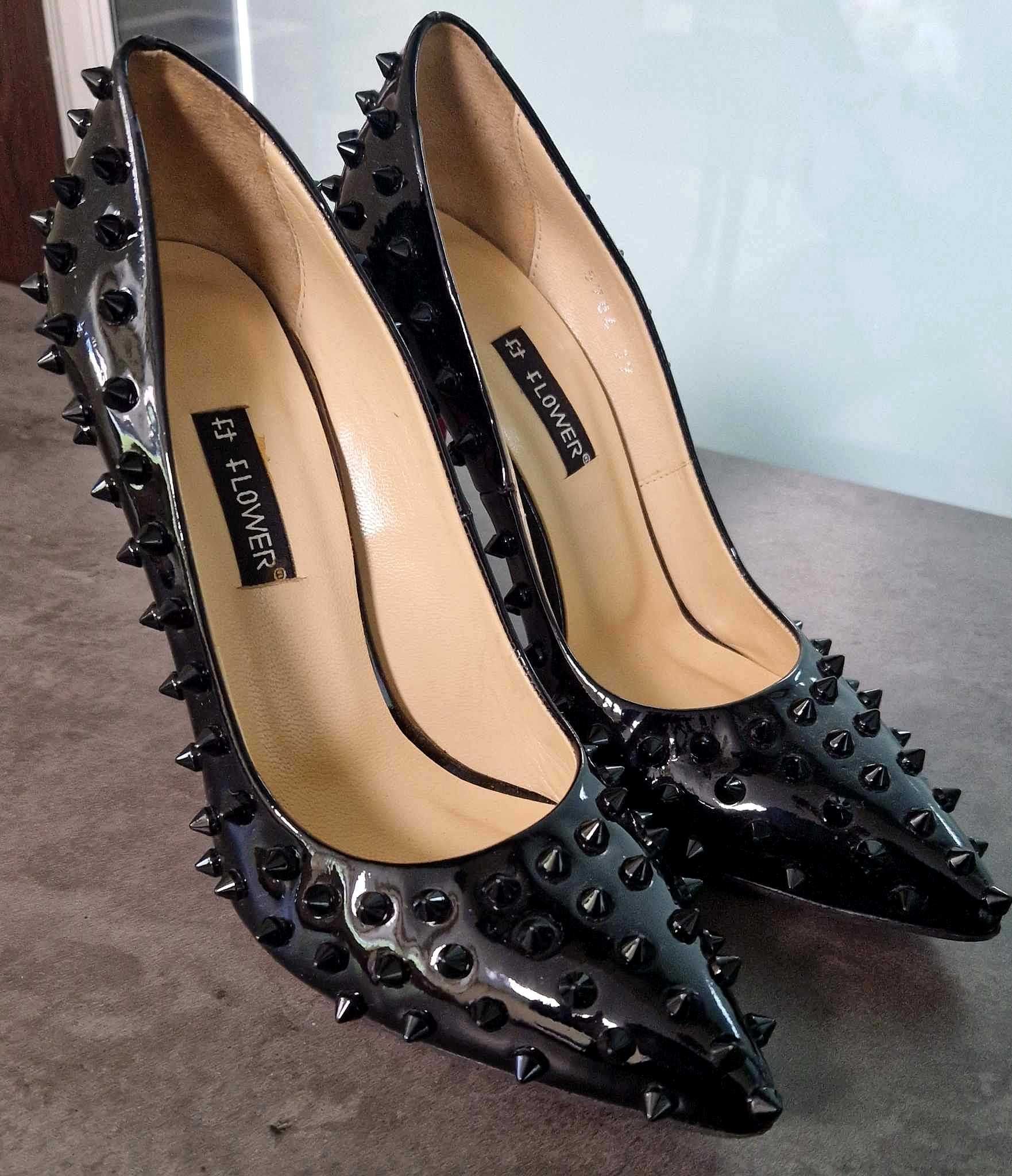 Дамски обувки на ток с шипове